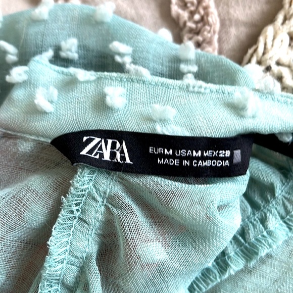 Beautiful discreet yet unique green/bleu mesh blouse - a gentle statement :) - Picture 4 of 4